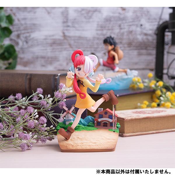 G.E.M Series RUN! RUN! RUN! One Piece Figure: Uta front with Monkey D Luffy figure in background